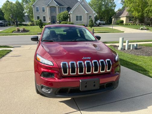 Red 2014 Jeep Cherokee Sport