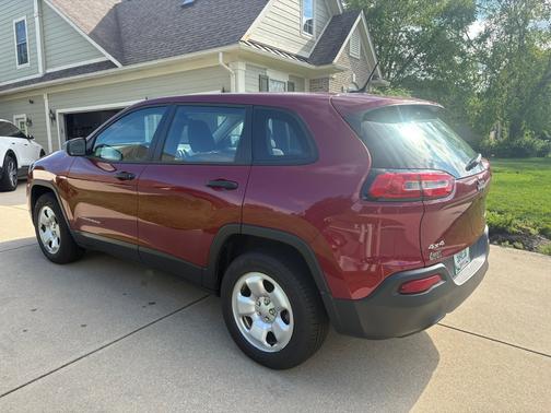 Red 2014 Jeep Cherokee Sport