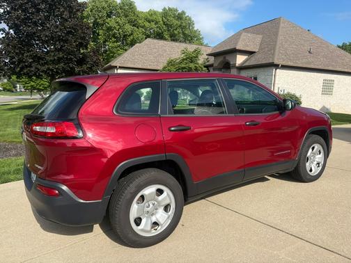 Red 2014 Jeep Cherokee Sport