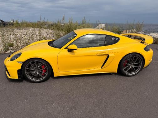 Yellow 2022 Porsche 718 Cayman 718 Cayman GT4