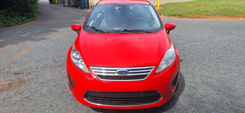 Red 2012 Ford Fiesta SE