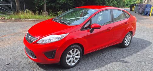 Red 2012 Ford Fiesta SE