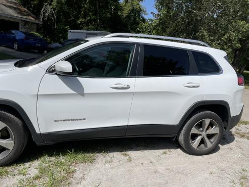 Photo 1 of 12 of 2019 Jeep Cherokee Limited