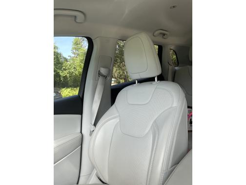 Photo 4 of 12 of 2019 Jeep Cherokee Limited