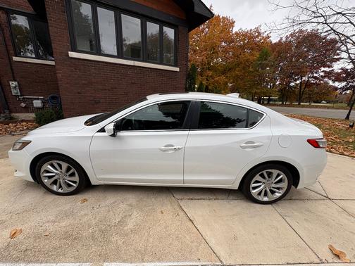 White 2016 Acura ILX 2.4L