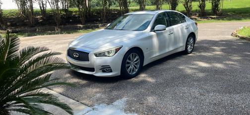 White 2015 INFINITI Q50 Premium