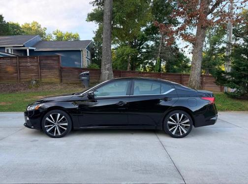 Black 2021 Nissan Altima 2.5 SR