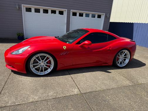 Red 2014 Ferrari California Base