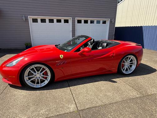 Red 2014 Ferrari California Base