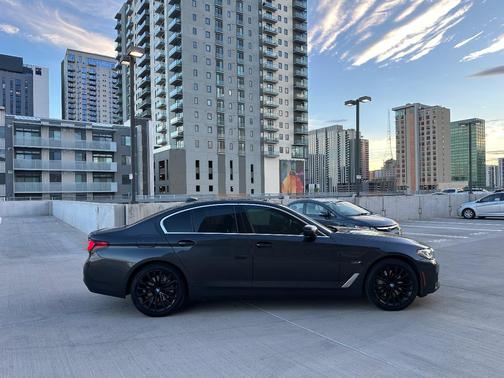 Gray 2022 BMW 530e Base