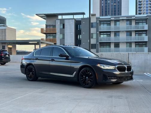 Gray 2022 BMW 530e Base