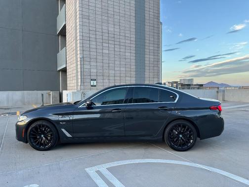 Gray 2022 BMW 530e Base