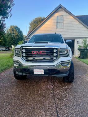 White 2018 GMC Sierra 1500 SLT