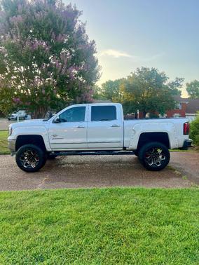 White 2018 GMC Sierra 1500 SLT