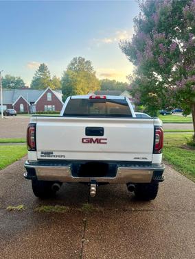 White 2018 GMC Sierra 1500 SLT