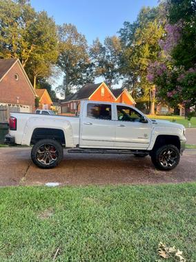 White 2018 GMC Sierra 1500 SLT