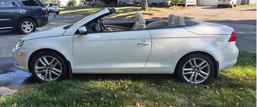 White 2010 Volkswagen Eos Lux