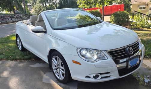 White 2010 Volkswagen Eos Lux
