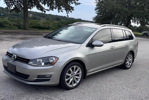 Gold 2017 Volkswagen Golf SportWagen TSI SE