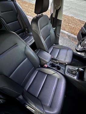 Gold 2017 Volkswagen Golf SportWagen TSI SE