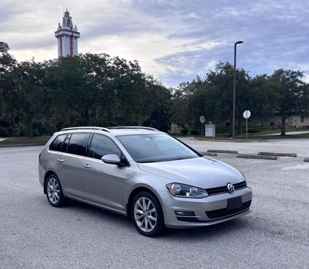 Gold 2017 Volkswagen Golf SportWagen TSI SE