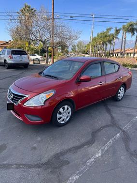 Red 2015 Nissan Versa 1.6 SV