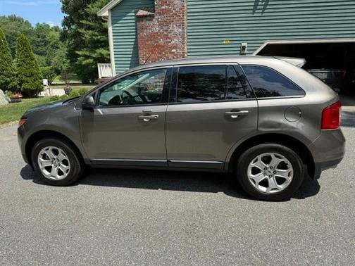 Beige 2013 Ford Edge SEL
