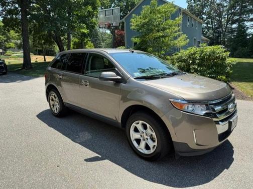 Beige 2013 Ford Edge SEL