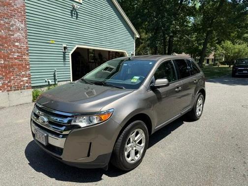 Beige 2013 Ford Edge SEL