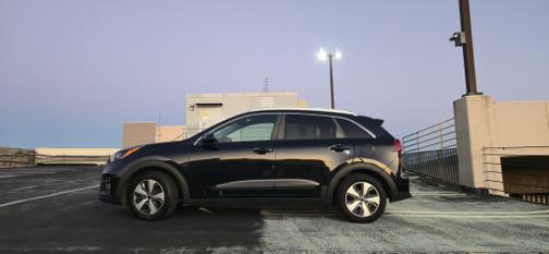 Black 2020 Kia Niro LX