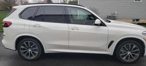 Photo 3 of 8 of 2019 BMW X5 xDrive40i