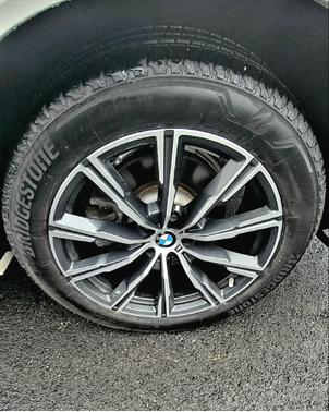 Photo 4 of 8 of 2019 BMW X5 xDrive40i