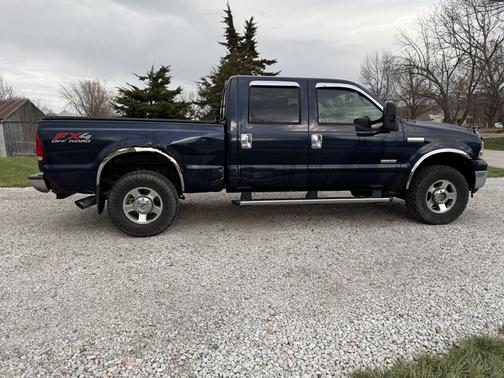 2005 Ford F-250 Lariat Crew Cab Super Duty
