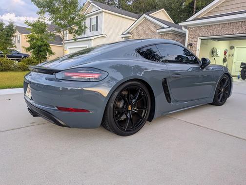 2017 Porsche 718 Cayman Base