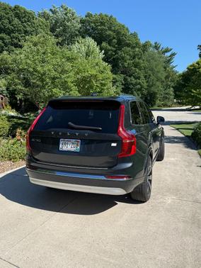 Gray 2022 Volvo XC90 Recharge Plug-In Hybrid T8 Inscription 7 Passenger