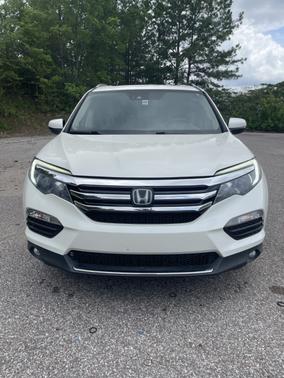 White 2017 Honda Pilot Elite