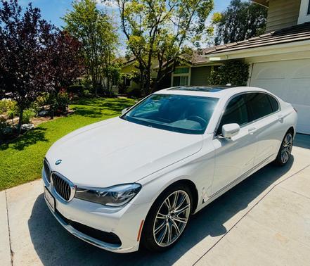 White 2019 BMW 740 i