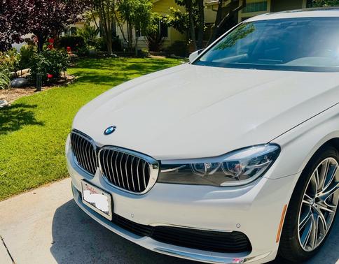White 2019 BMW 740 i