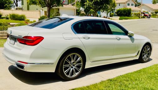 White 2019 BMW 740 i