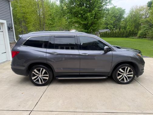 Gray 2017 Honda Pilot Elite