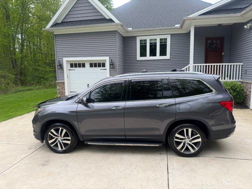 Gray 2017 Honda Pilot Elite