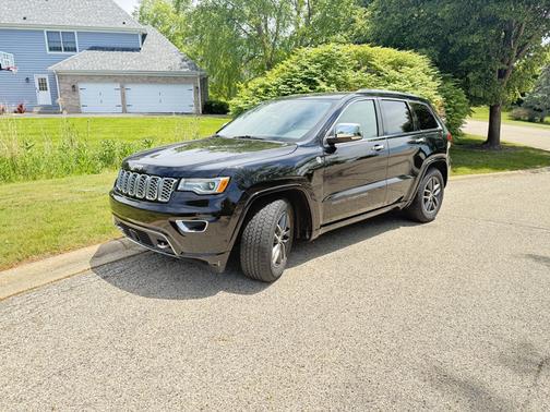 Black 2018 Jeep Grand Cherokee Overland