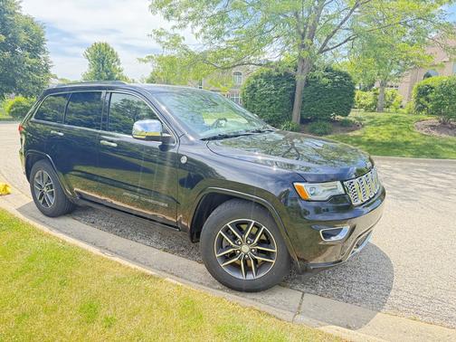 Black 2018 Jeep Grand Cherokee Overland