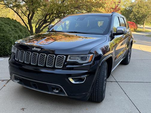 Black 2018 Jeep Grand Cherokee Overland