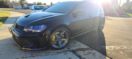 2016 Volkswagen Golf R 4-Door