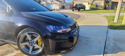 2016 Volkswagen Golf R 4-Door