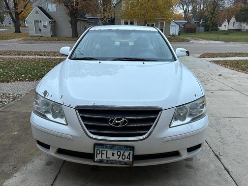 White 2009 Hyundai SONATA GLS