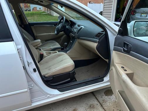 White 2009 Hyundai SONATA GLS