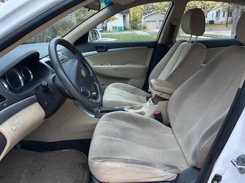 White 2009 Hyundai SONATA GLS