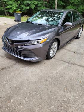 Photo 2 of 11 of 2019 Toyota Camry XLE